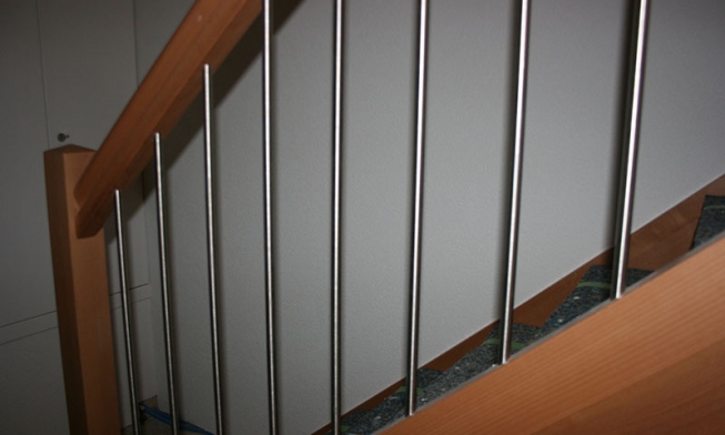 Barrière d’escaliers avec tubes inox dans la région de Fribourg